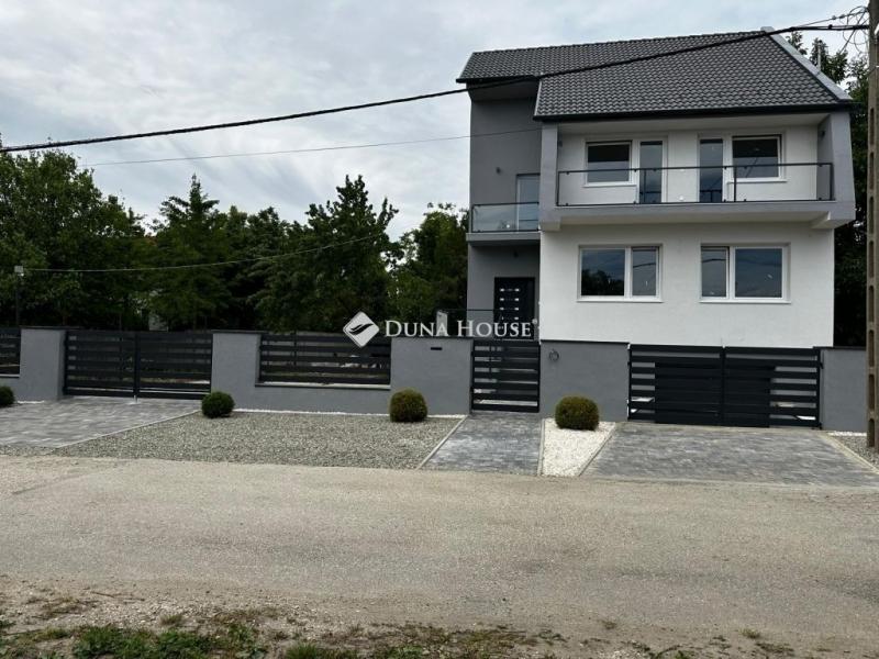 Eladó családi ház Budapest