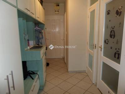 Eladó lakás Komló