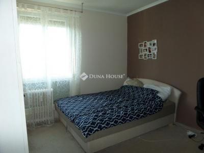 Eladó lakás Komló