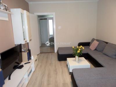 Eladó lakás Komló