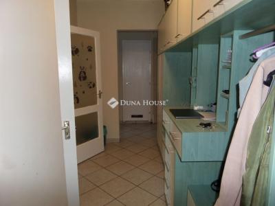Eladó lakás Komló
