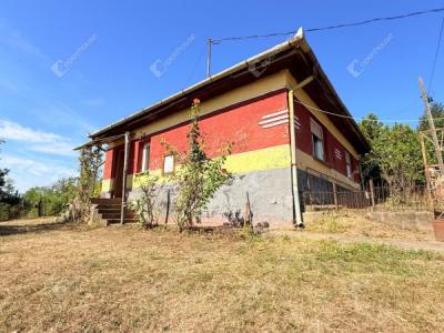 Eladó családi ház Káva