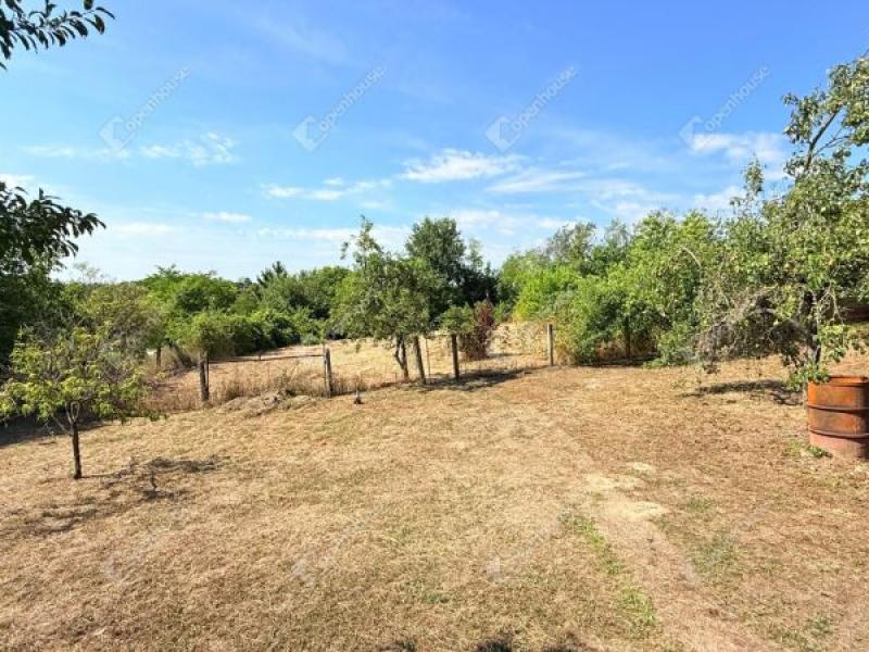 Eladó családi ház Káva