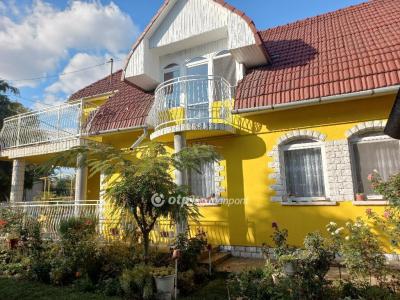 Eladó családi ház Szolnok