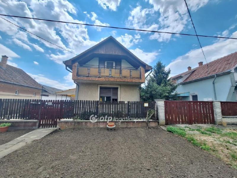 Eladó családi ház Túrkeve