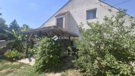 Eladó családi ház Úri