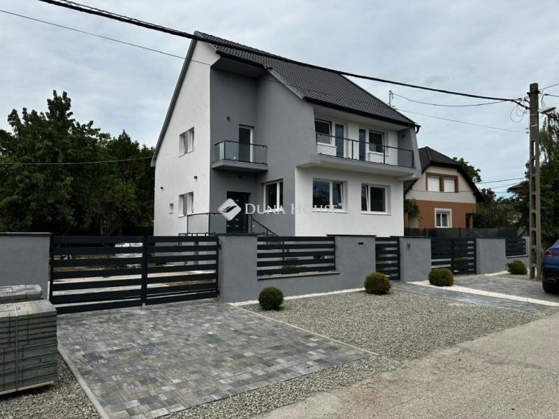 Eladó családi ház Budapest