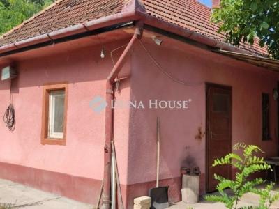 Eladó tanya Cegléd