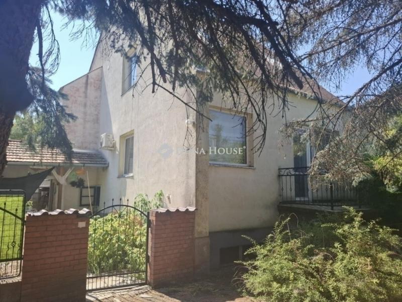 Eladó családi ház Úri