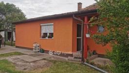 Eladó családi ház Törtel