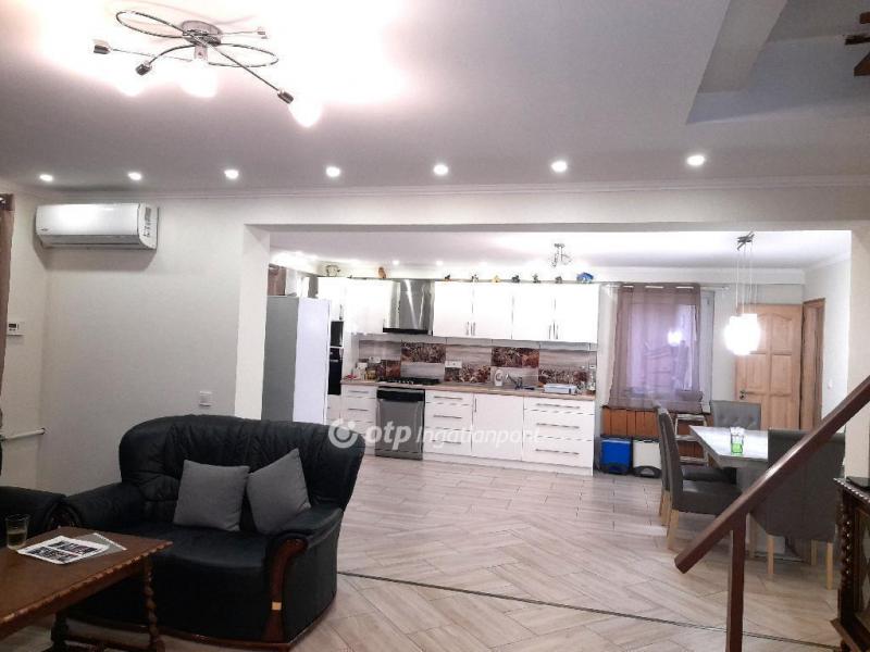 Eladó családi ház Sándorfalva