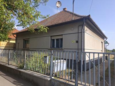 Eladó családi ház Ecser