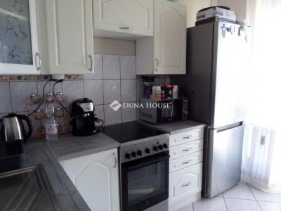 Eladó lakás Komló