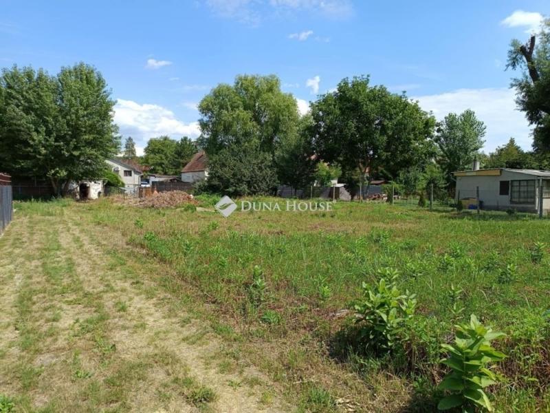 Eladó lakóövezeti telek Csörög