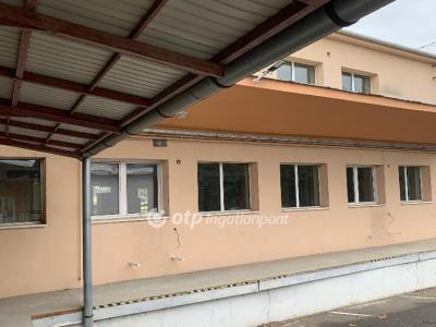 Eladó utcai bejáratú üzlethelység Nyíregyháza