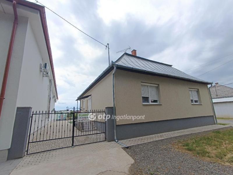 Eladó családi ház Mándok