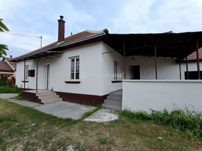 Eladó családi ház Tápiószentmárton