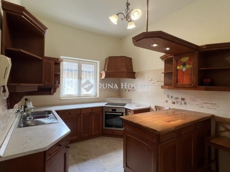 Eladó családi ház Budapest