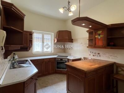 Eladó családi ház Budapest