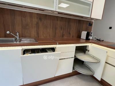 Eladó lakás Komló