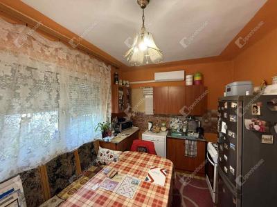 Eladó családi ház Monor