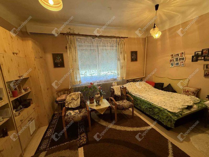 Eladó családi ház Monor