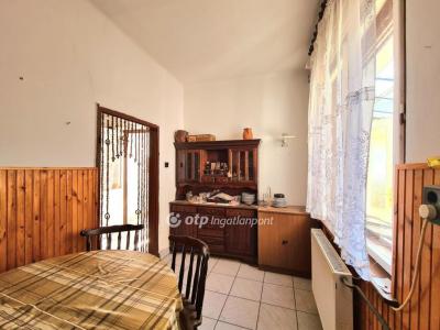 Eladó családi ház Budapest