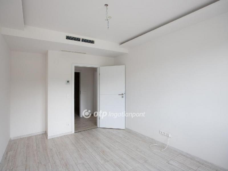 Eladó lakás Balatonkenese