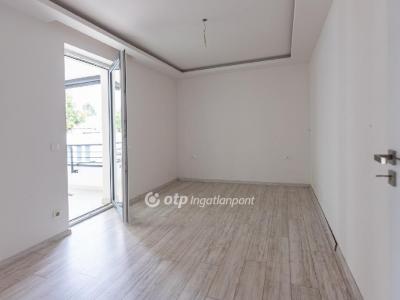 Eladó lakás Balatonkenese