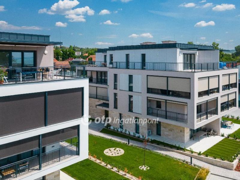 Eladó lakás Balatonkenese