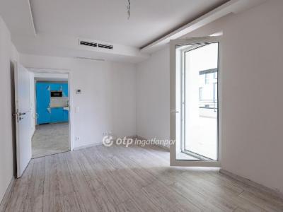 Eladó lakás Balatonkenese