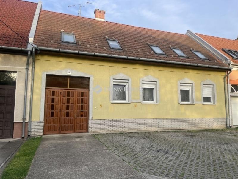 Eladó családi ház Kecskemét