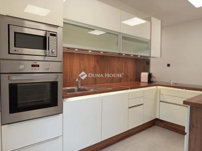Eladó lakás Komló