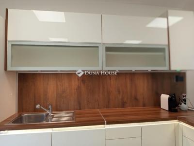 Eladó lakás Komló