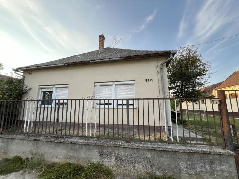 Eladó családi ház Madocsa