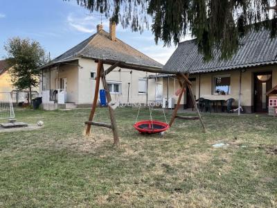 Eladó családi ház Madocsa