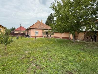 Eladó családi ház Monor