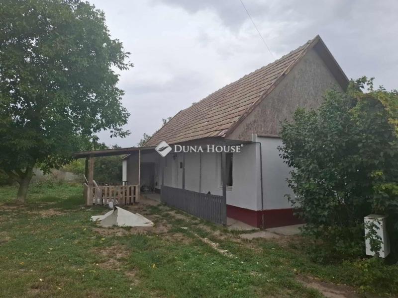 Eladó családi ház Pánd
