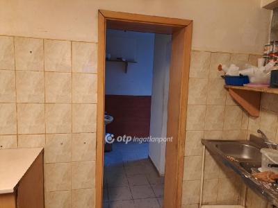 Eladó utcai bejáratú üzlethelység Nyíregyháza