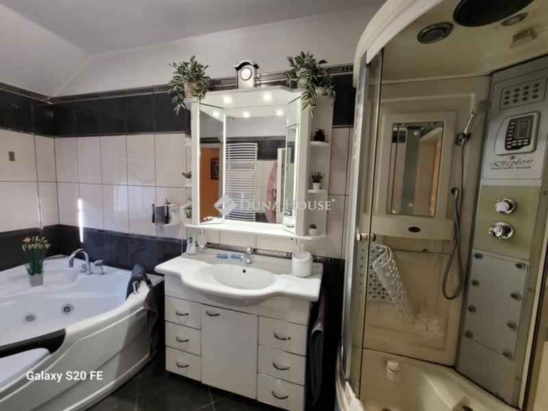 Eladó családi ház Vecsés