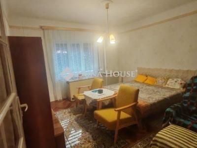 Eladó családi ház Úri