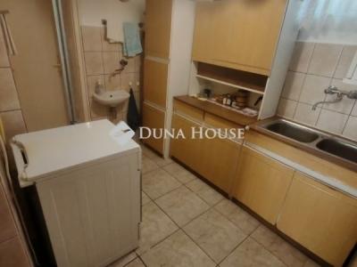 Eladó családi ház Úri