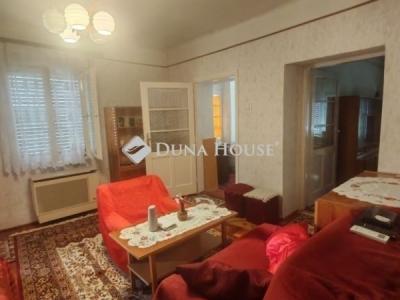 Eladó családi ház Úri