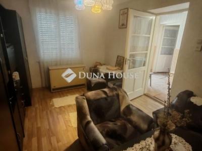 Eladó családi ház Úri