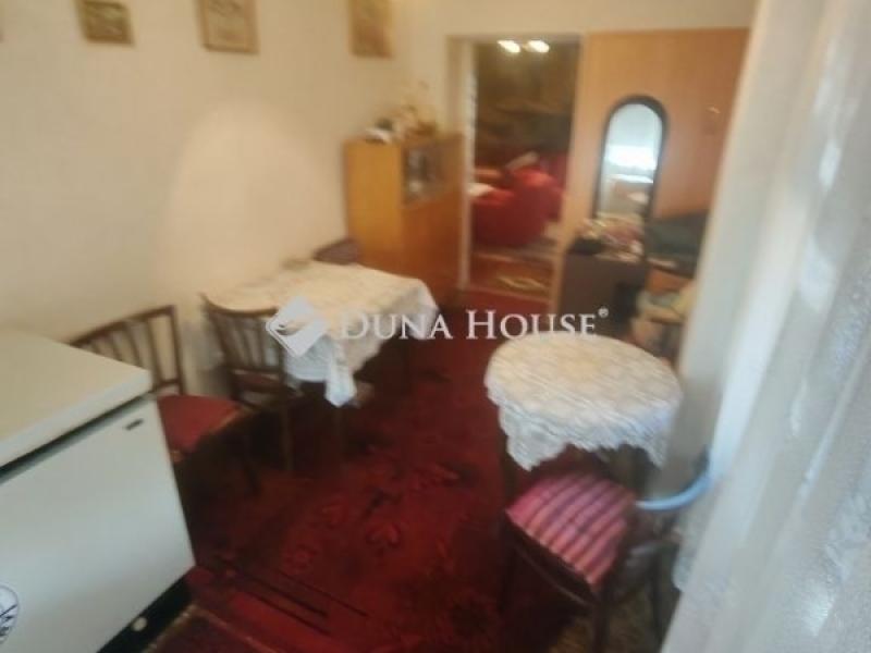 Eladó családi ház Úri