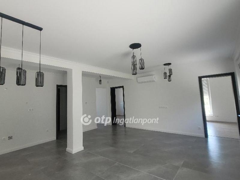 Eladó lakás Jászberény