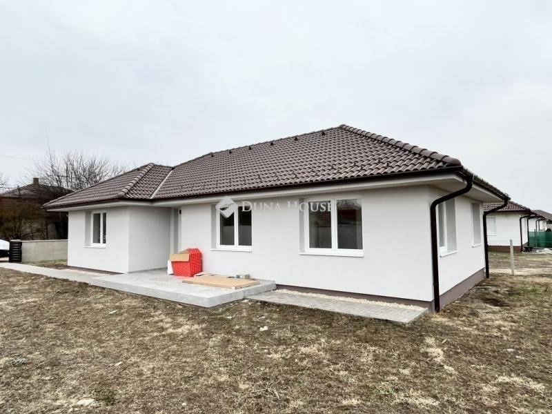 Eladó családi ház Albertirsa