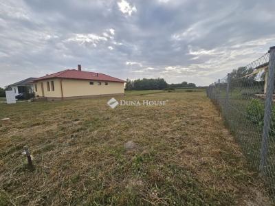 Eladó lakóövezeti telek Nagybajcs