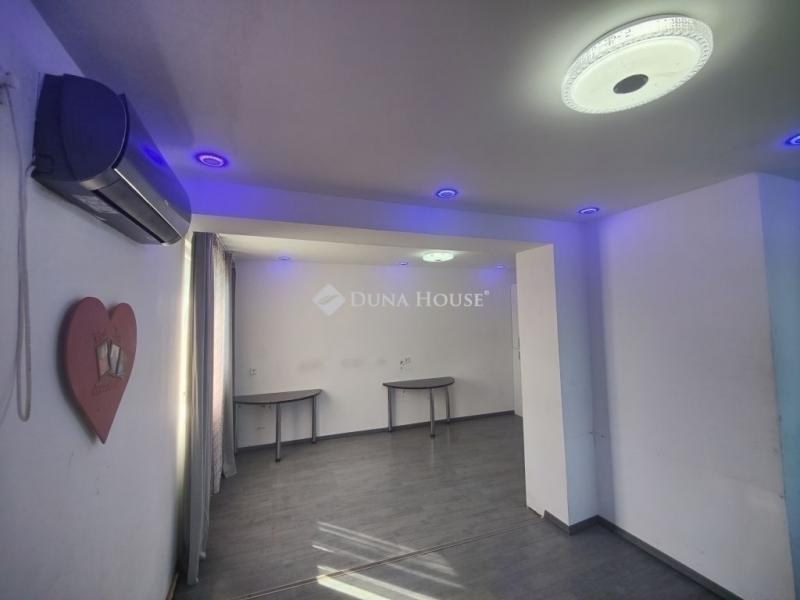 Eladó lakás Üllő