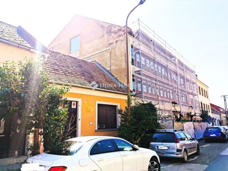 Eladó családi ház Esztergom